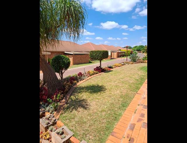 2 BEDROOM TOWNHOUSE FOR SALE IN FAERIE GLEN